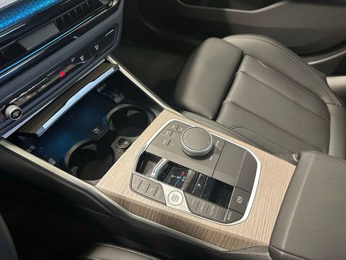 Used 2025 BMW 330i xDrive Sedan w/ Convenience Package image 32
