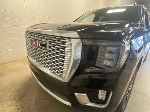 Used 2021 GMC Yukon XL Denali w/ Denali Premium Package AWD/4WD image 7