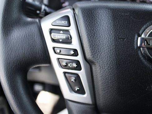 Used 2022 Nissan Titan SV image 19