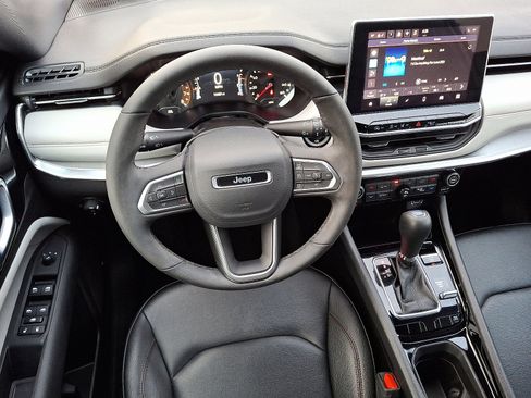 Certified 2024 Jeep Compass Limited image 11