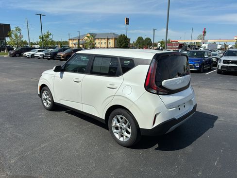 Used 2025 Kia Soul LX w/ LX Technology Package FWD image 6
