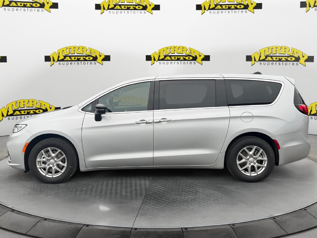 New 2026 Chrysler Pacifica Select FWD image 2