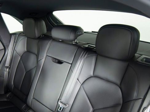 New 2026 Porsche Macan AWD/4WD image 37