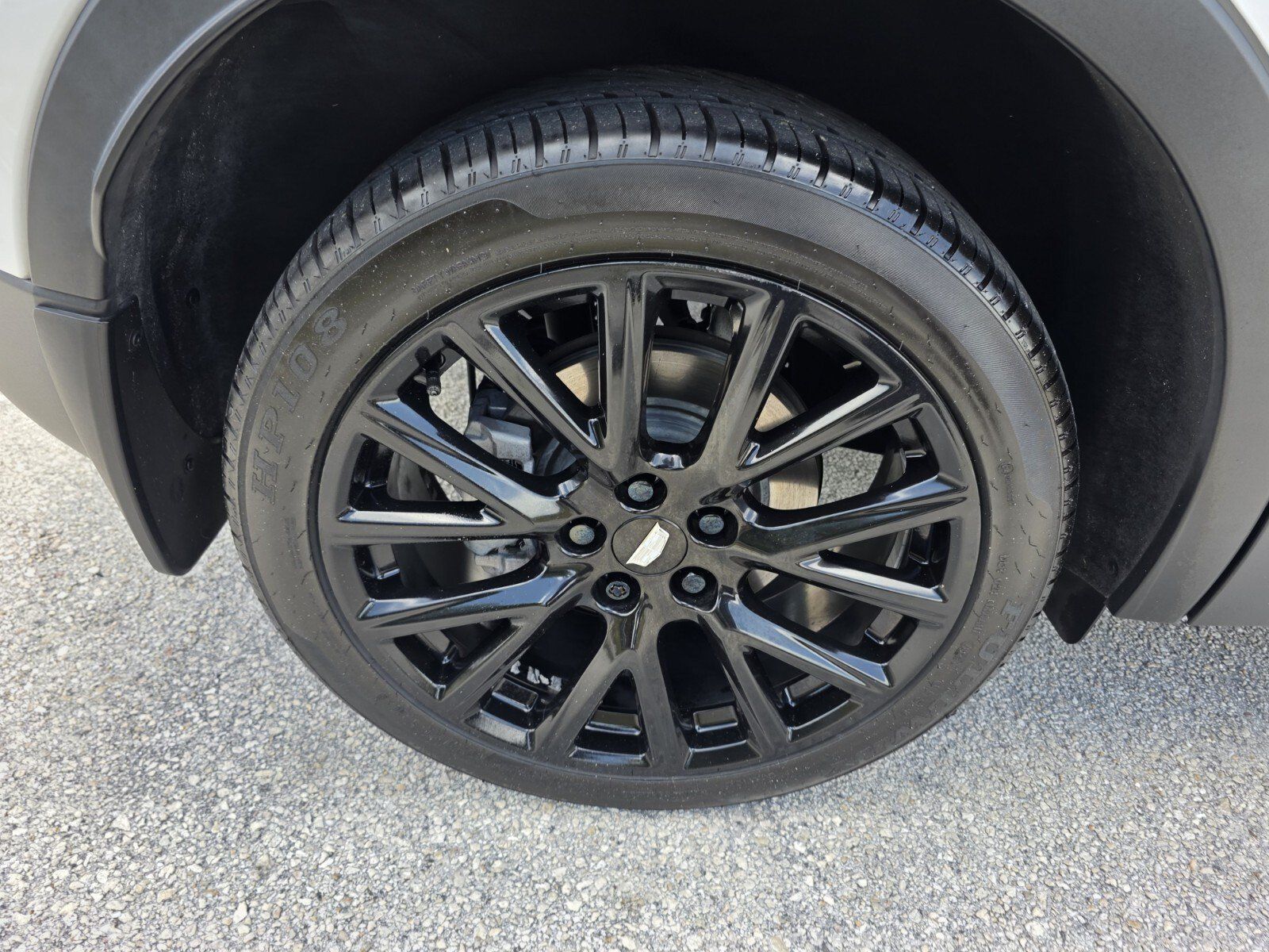 Used 2022 Cadillac XT4 Sport w/ LPO, ONYX Package FWD image 9