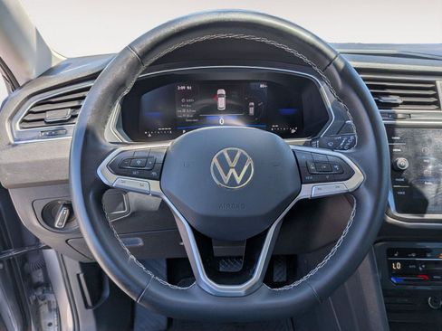 Used 2024 Volkswagen Tiguan SE w/ Panoramic Sunroof Package AWD/4WD image 22