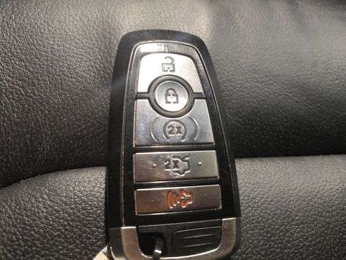 Used 2018 Ford Explorer XLT w/ Equipment Group 202A image 32