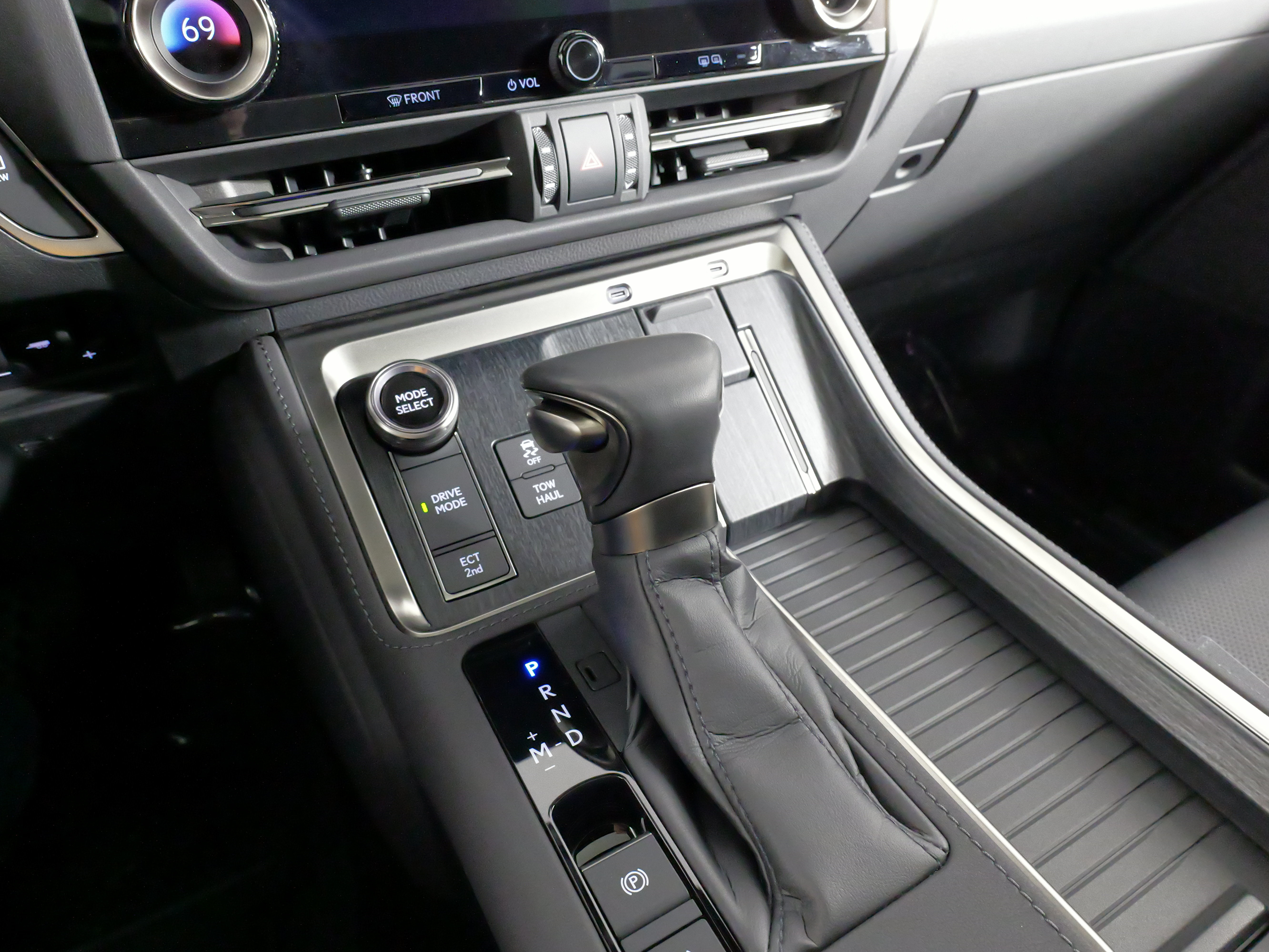 Used 2024 Lexus GX 550 w/ Accessory Package (2T) AWD/4WD image 52