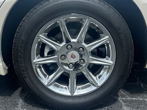 Used 2011 Cadillac DTS Luxury FWD image 3