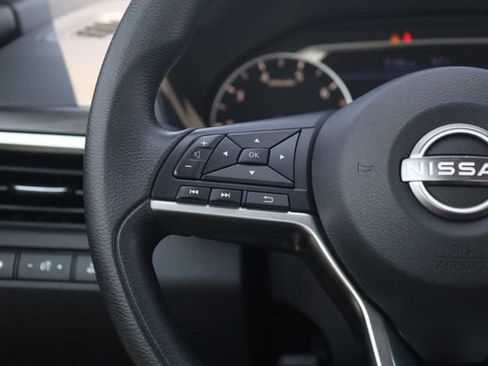 Used 2024 Nissan Altima 2.5 SV FWD image 10