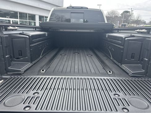 Used 2017 Nissan Titan PRO-4X w/ Pro-4x Convenience Package image 20