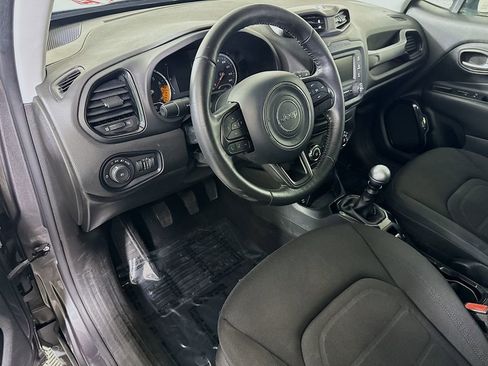 Used 2017 Jeep Renegade Altitude AWD/4WD image 16