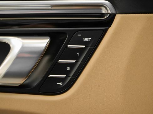 Used 2025 Porsche Macan image 28