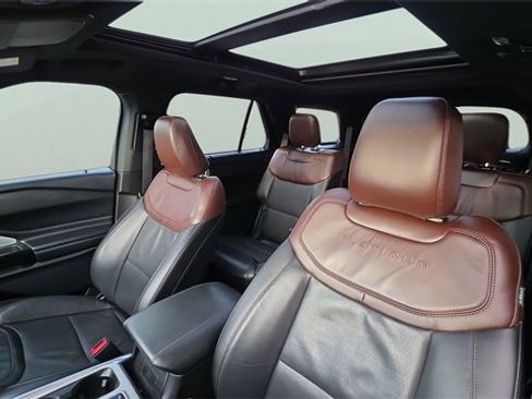 Used 2023 Ford Explorer Platinum w/ Technology Package image 17