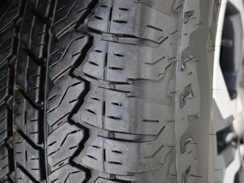 Used 2024 GMC Canyon AT4 w/ AT4 Premium Package image 15