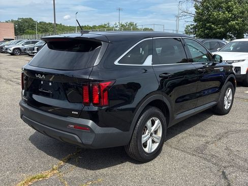 Used 2023 Kia Sorento LX AWD/4WD image 11