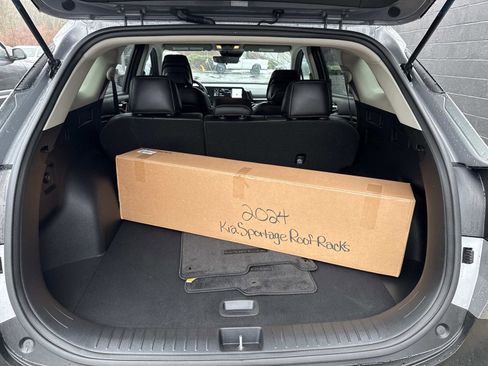 Used 2024 Kia Sportage EX image 11