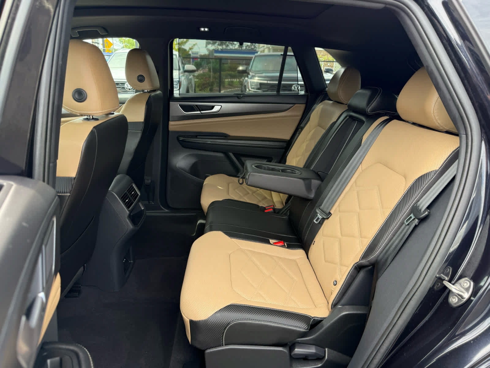 Used 2024 Volkswagen Atlas Cross Sport SE w/ Panoramic Sunroof Package AWD/4WD image 17