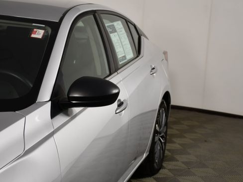 Used 2024 Nissan Altima 2.5 SV FWD image 13