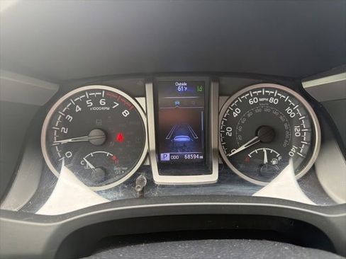 Used 2020 Toyota Tacoma SR5 AWD/4WD image 11
