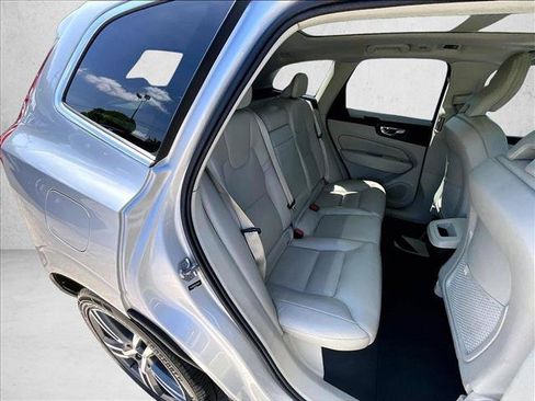 Used 2020 Volvo XC60 T5 Momentum FWD image 29