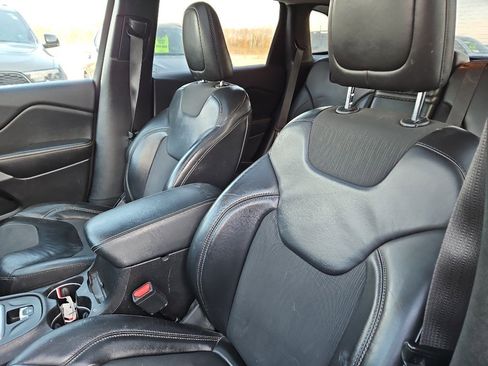 Used 2018 Jeep Cherokee Latitude Plus w/ Comfort/Convenience Group image 5