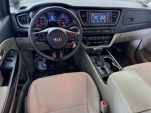 Used 2019 Kia Sedona L FWD image 17