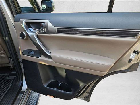 Used 2023 Lexus GX 460 Luxury image 24