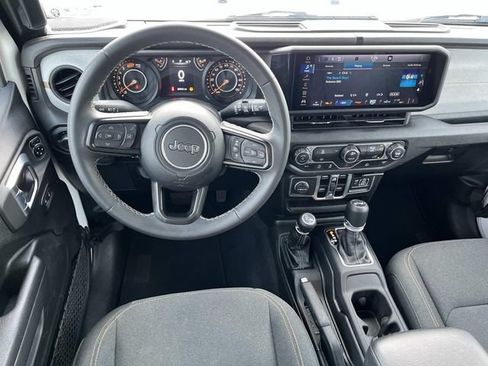 Used 2025 Jeep Wrangler Unlimited Sport AWD/4WD image 12