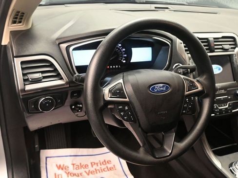 Used 2020 Ford Fusion SE image 15