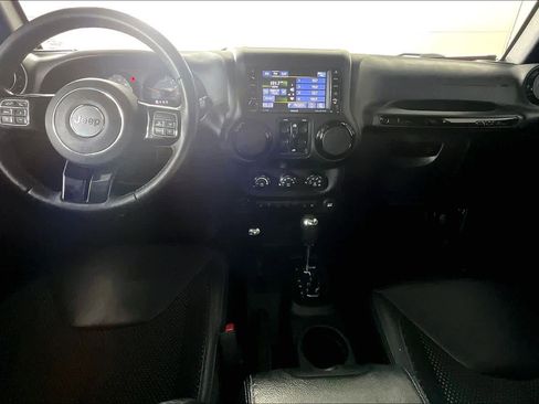 Used 2016 Jeep Wrangler Unlimited Sahara AWD/4WD image 14