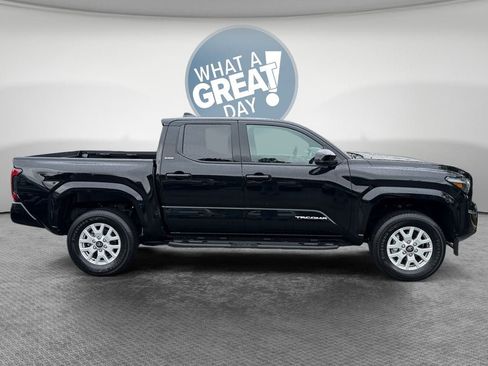 Certified 2026 Toyota Tacoma SR5 AWD/4WD image 2
