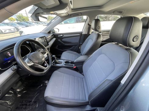 Used 2025 Volkswagen Jetta SE image 27