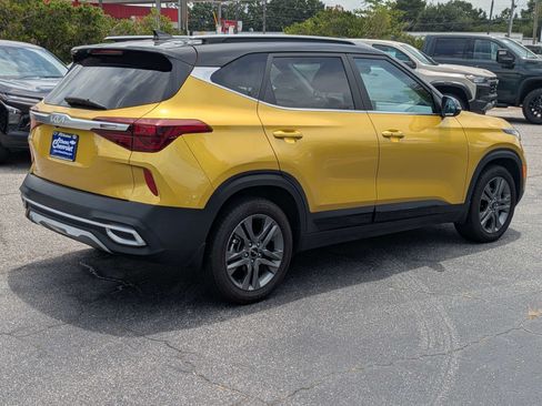 Used 2023 Kia Seltos S w/ Navigation Package FWD image 4