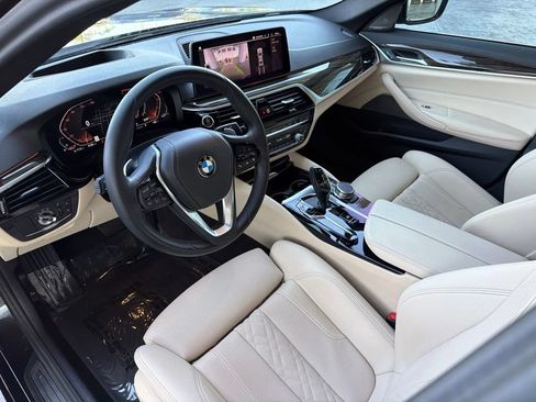 Used 2023 BMW 530i w/ Premium Package RWD image 10
