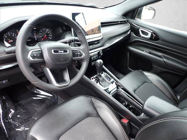 Used 2023 Jeep Compass Latitude w/ Convenience Group AWD/4WD image 11