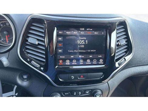 Used 2019 Jeep Cherokee Limited image 16