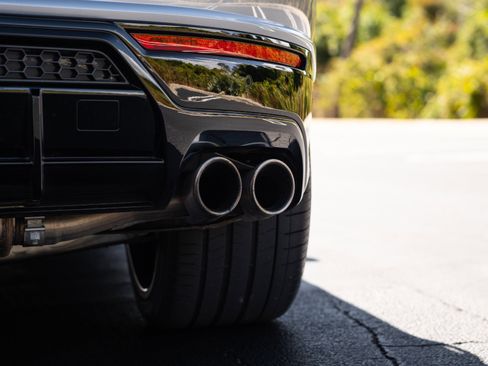 Used 2022 Lamborghini Urus image 16