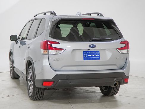 Used 2023 Subaru Forester Premium image 7