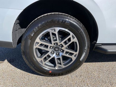 New 2025 Ford Expedition Active image 58