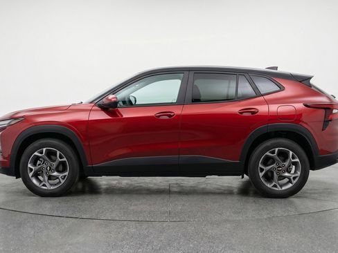 Used 2025 Chevrolet Trax LT w/ LT Convenience Package image 5