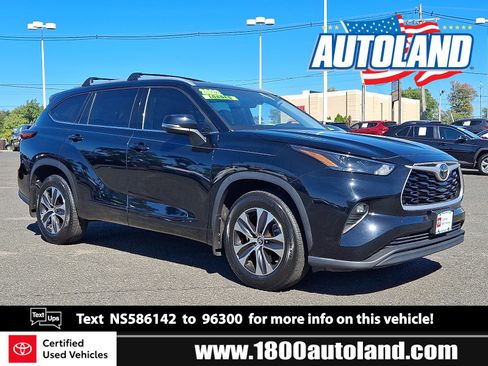 Certified 2022 Toyota Highlander XLE image 1
