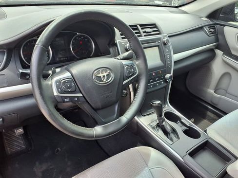 Used 2017 Toyota Camry SE w/ Moonroof Package FWD image 4