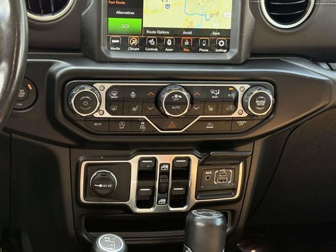 Used 2022 Jeep Wrangler Unlimited Sahara w/ Cold Weather Group AWD/4WD image 21