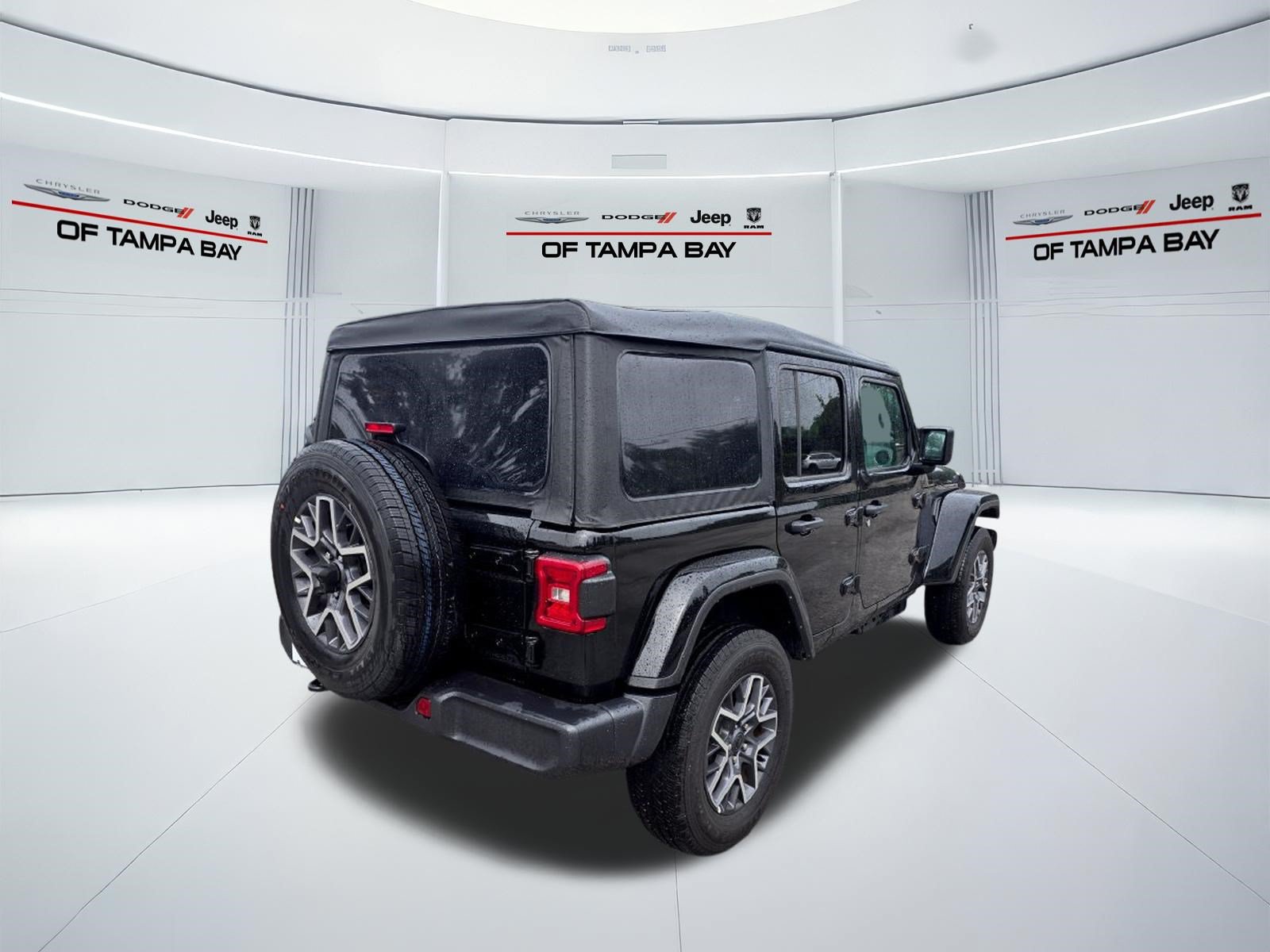 Used 2026 Jeep Wrangler Unlimited Sahara AWD/4WD image 6