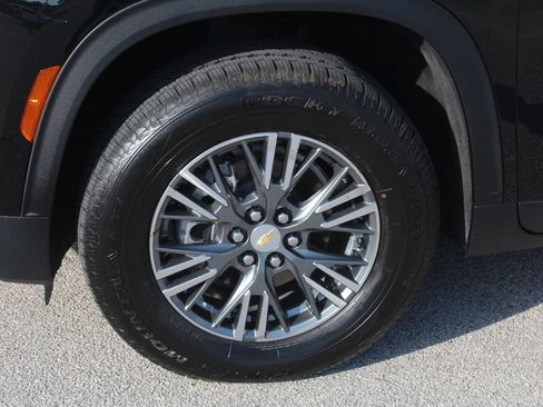 Used 2025 Chevrolet Traverse LT w/ Driver Confidence Package FWD image 6