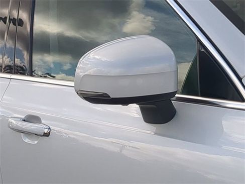 Used 2017 Volvo XC90 T6 Momentum w/ Vision Package image 12