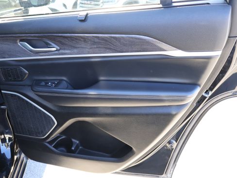 Used 2021 Jeep Grand Cherokee L Limited w/ Luxury Tech Group II image 13