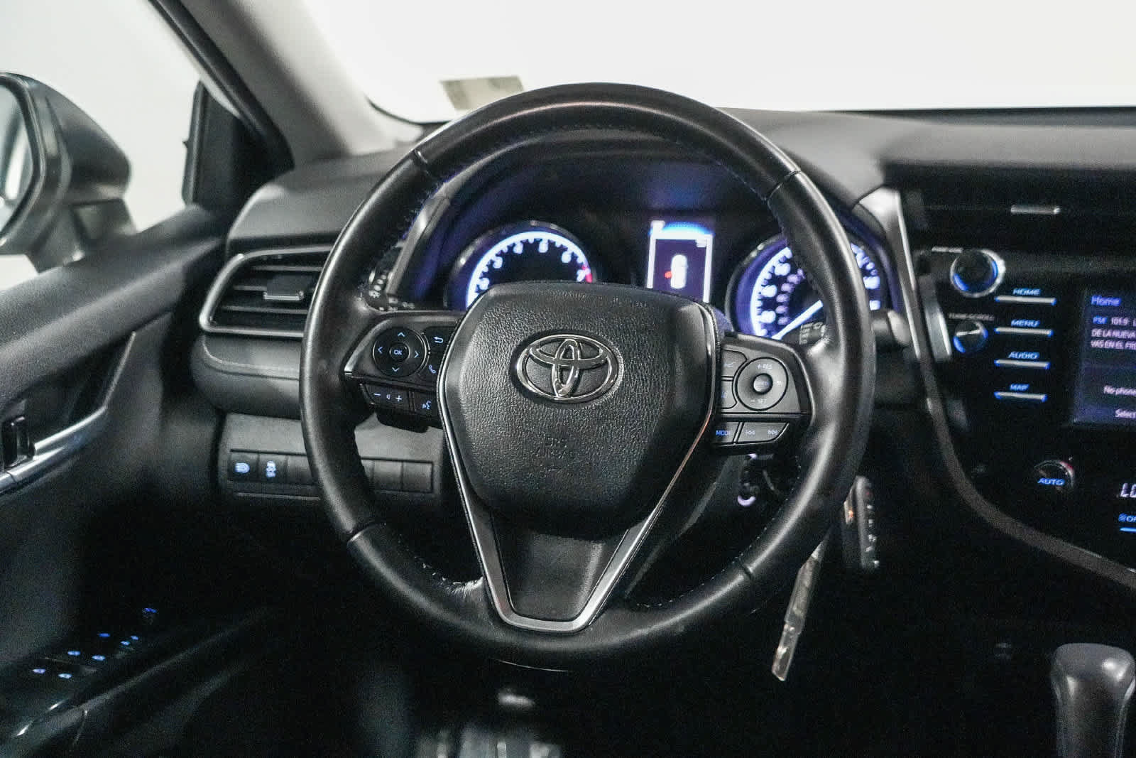 Used 2019 Toyota Camry SE w/ Carpet Mat Package FWD image 16