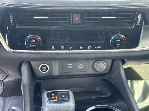 Certified 2022 Nissan Rogue SV image 26