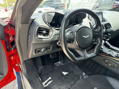 Used 2022 Aston Martin V8 Vantage Roadster RWD image 20